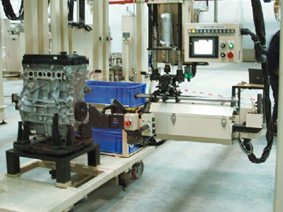 Engine assembly/Multi-axis screw tightening machine
